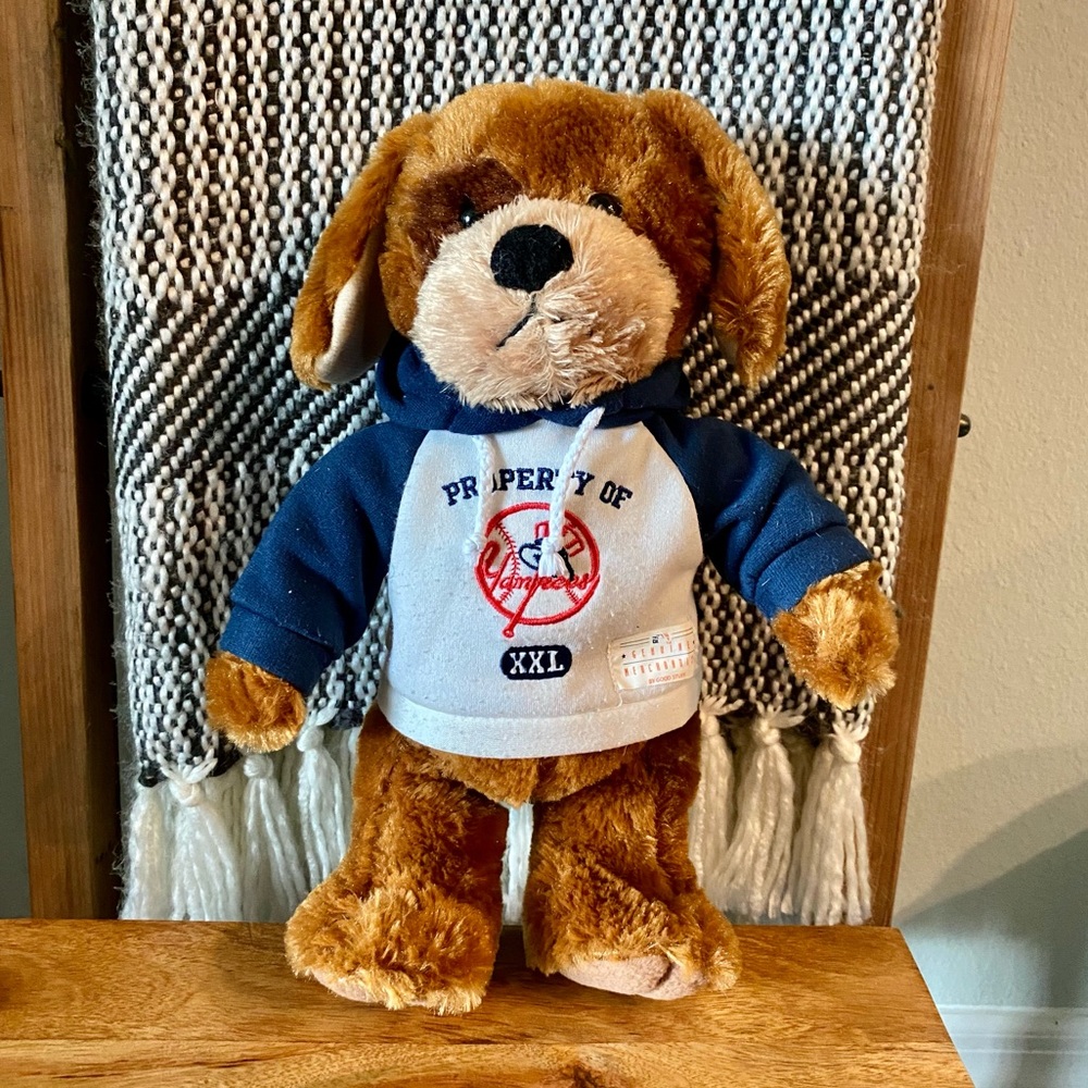 MLB 2008 Yankees Mascot Dog Plush by Good Stuff